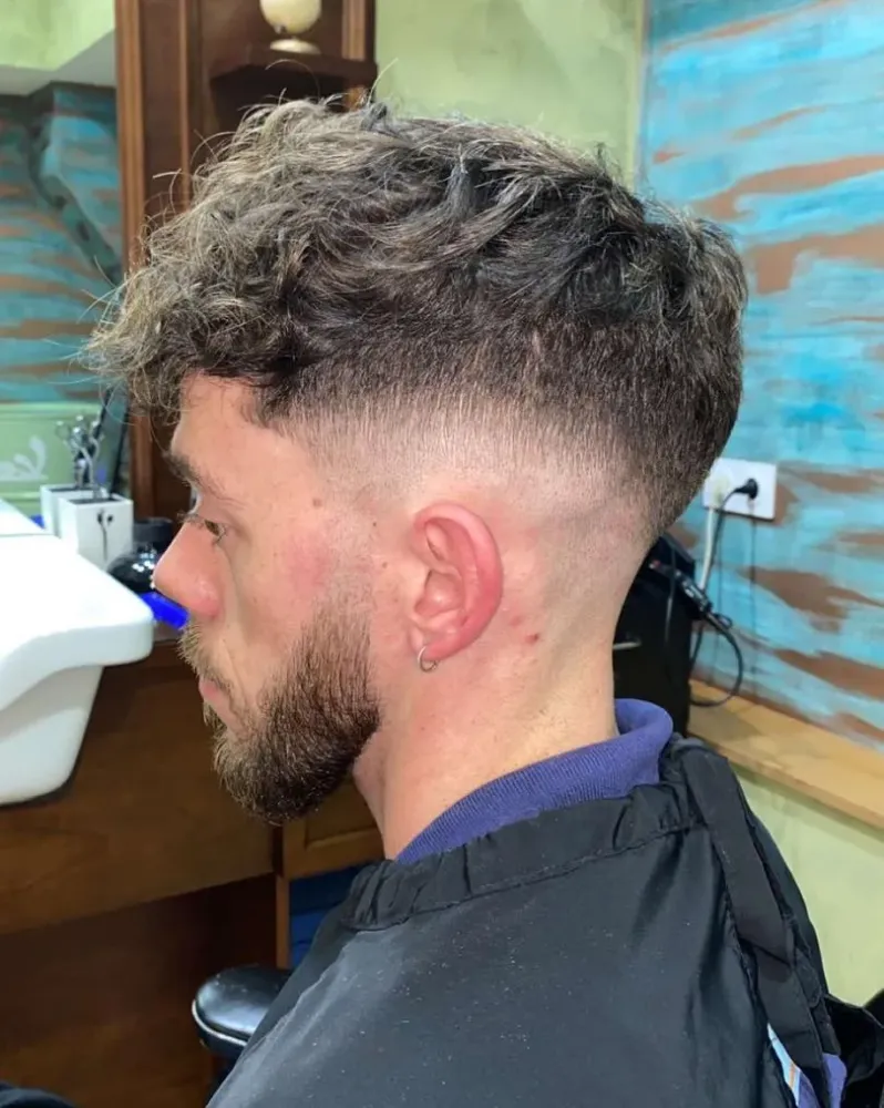 Taille de barbe près de Froideconche